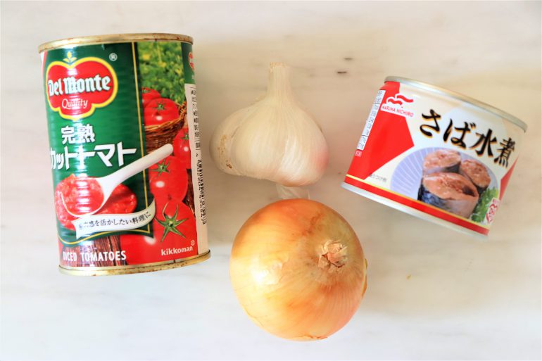サバ缶のトマト煮込の材料