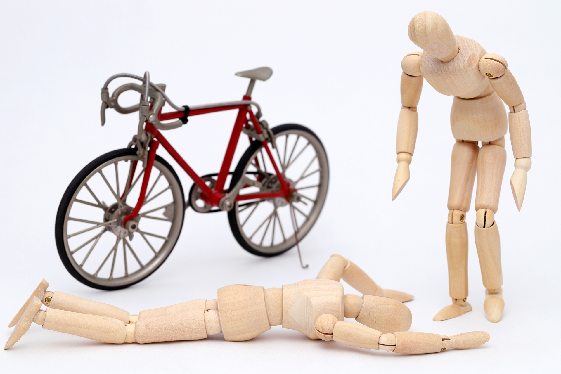自転車事故を起こしたイメージ人形